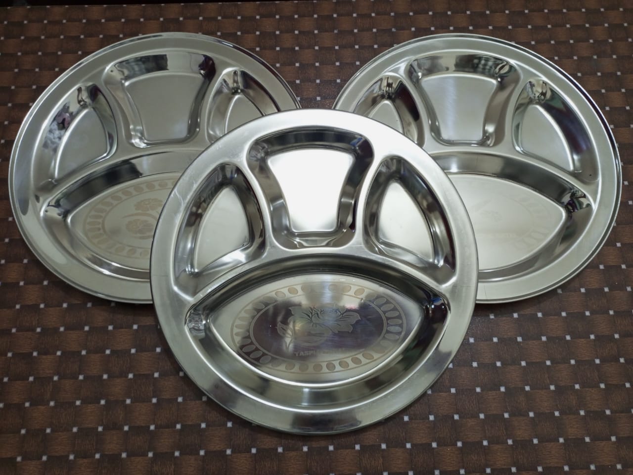 ৪ ভাগের ওভাল শেপ স্টেইনলেস স্টিল প্লেট - 4 Compartment Round Stainless Steel Plate